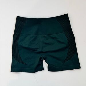 Stunny Dark Green Seamless Workout Shorts